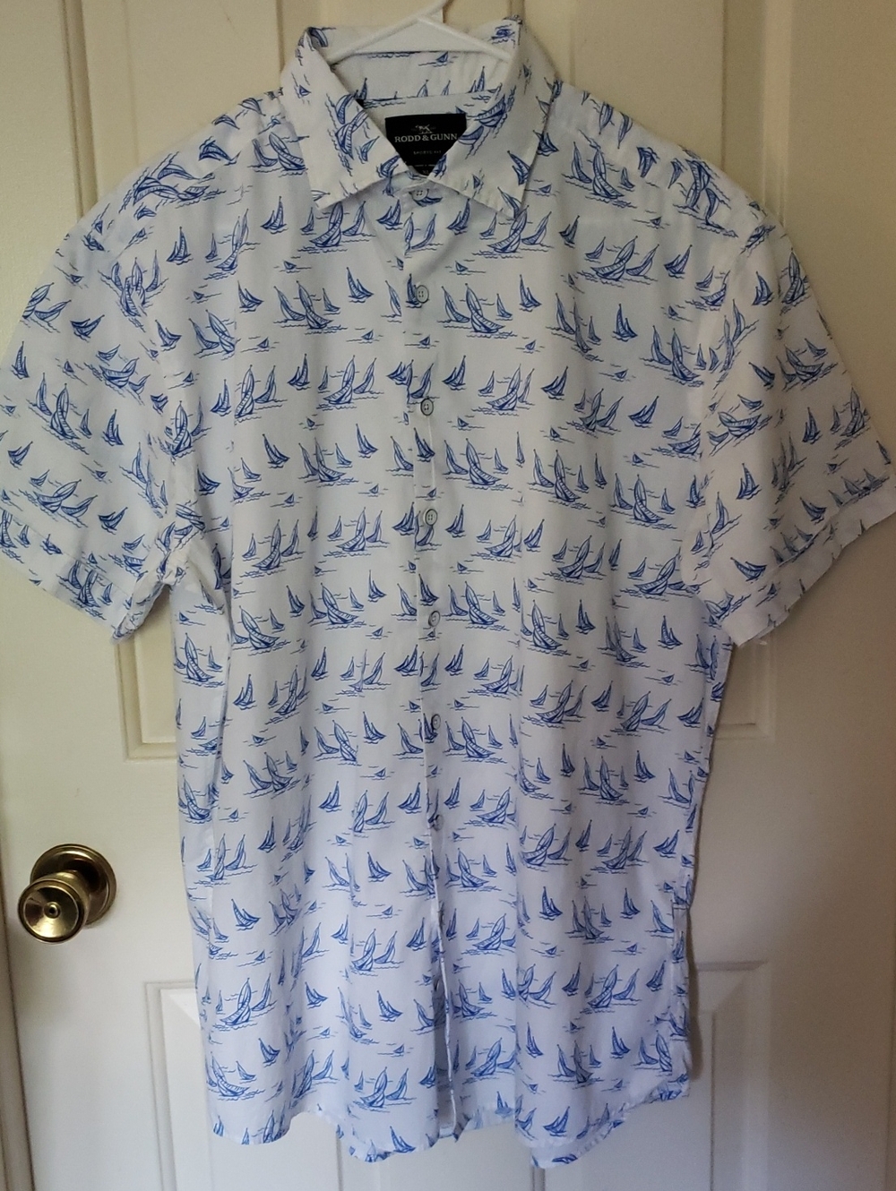 Rodd & Gunn White Short-Sleeve Button Down Shirt with Blue Sailboat Print XL